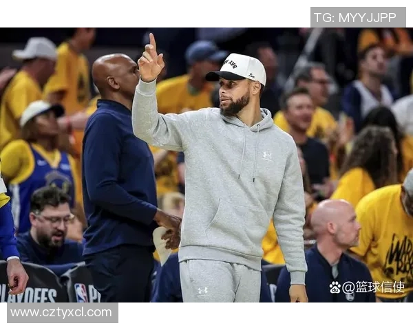 镜头捕捉：勇士赛场小动作引发热议